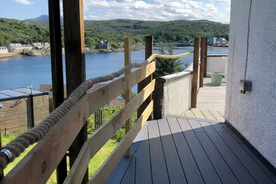 Image de 2 bed Apartment, Waterfront Views, 5 Mins From Shops & Restaurants