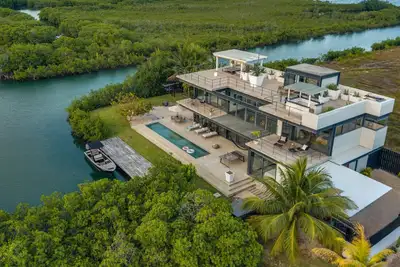 Image de Casa Balam, A Stunning Waterfront Villa, w/Boat, 40ft Pool & Rooftop Bar