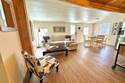 Image de Pet-Friendly 2br Cottage in Downtown Sanford!