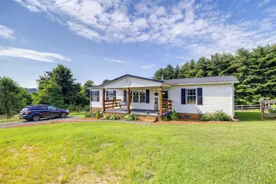 Image de Near Blue Ridge Parkway: Ennice Home w/ Fire Pit