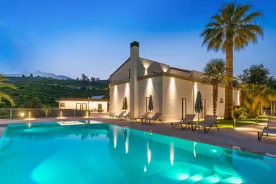 Image de luxury villa with swimming pool in Mascali