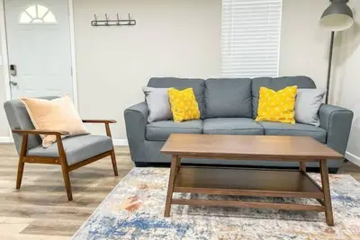 Image de Newly Renovated Close to Evangel University!