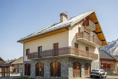 Image de Maison de pays située en pied des pistes de ski d'Albiez-Montrond (35km de pistes) et au cœur du vil