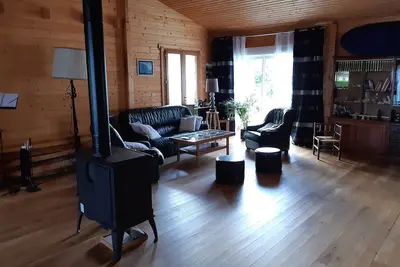 Image de Very quiet wooden house near the ocean