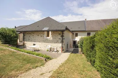 Image de La CROUÊ - Entrelacs - Gîte