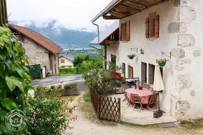 Image de Maison de pays située à côté d'une ferme équestre et à 7km du lac du Bourget (plus grand lac naturel