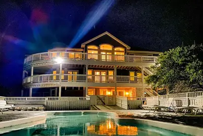 Image de Oceanfront Estate | Sleeps 62 | Weddings & Events | 28br | Corolla 4x4 Obx
