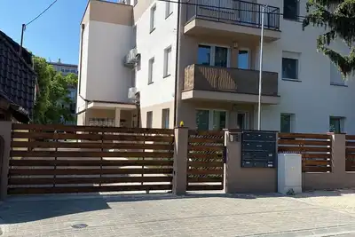 Image de Quiet street steps from downtown & train station, 12 mns from Downtown Budapest