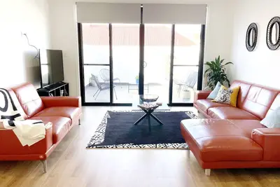 Image de Brand New 3 Bedroom Townhouse, Central Location, Free Tram