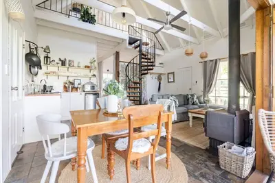 Image de \"Tranquility & Comfort\" - Cozy 2 Bedr. Barn Cabin