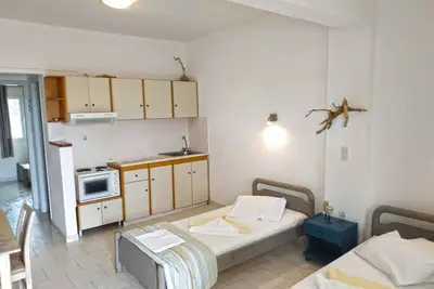 Image de Maison de vacances '11 Perasma Kypri Beach Apt' avec terrasse privée, Wi-Fi et climatisation