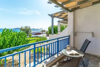 Image de Maison de vacances '3 Kypri Seaview Perasma Studio' avec vue sur la mer, Wi-Fi et climatisation