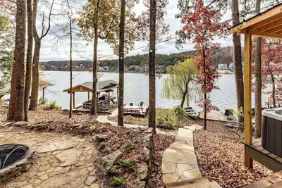 Image de Lake Front Home w/Private Dock, Kayaks, Fire Pit & Hot Tub | Community Pool & Tennis