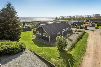 Image de \"Hera\" - 200m from the sea by Interhome