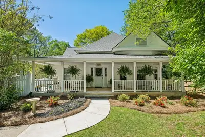 Image de King Beds|Pets Welcome|Historic Queen Anne Cottage