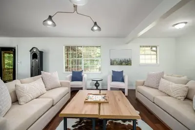 Image de Modern Lodge Home near Downton w/Hot Tub