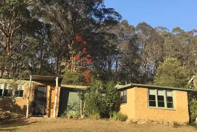 Image de Cosy mud brick  cottage in a serene bush setting, near Tathra.
