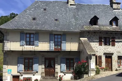 Image de Maison de caractère à Thiézac, 10 pers, 5 ch, terrasse, jardin, ski à proximité