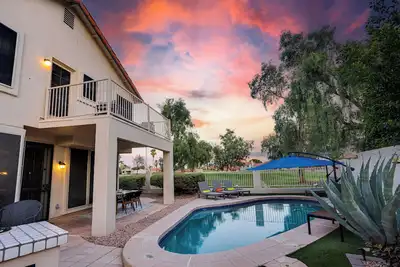 Image de Glendale Hot Pool, Outdoor Movies, Fore! and More!