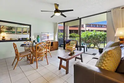 Image de Kihei condo with classic decor and updated kitchen