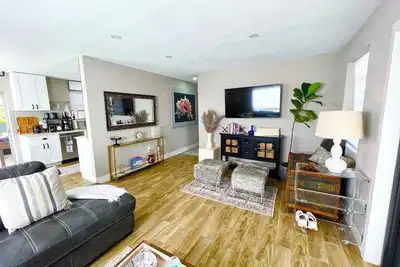 Image de Lux Clean Family-ready retreat games, proximity to Fiu, Everglades, Shopping +