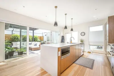 Image de Luxury Tsawwassen Home. Close to Beach and ammenities.