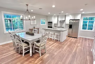 Image de Privacy and space but close to town!