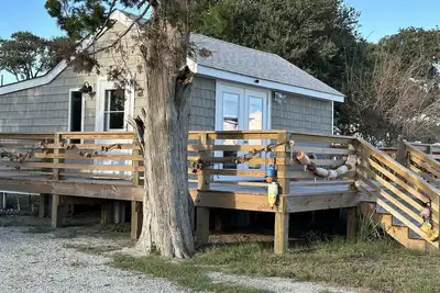 Image de Charming Historic Cottage with Private Waterfront on Core Sound -Pet Friendly