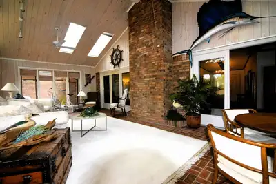 Image de Spacious Townhouse - King bed, convenient, restaurants, Historic downtown,