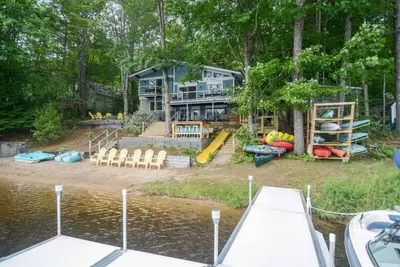 Image de Private Lakefront Getaway—Fireplace & Hot Tub