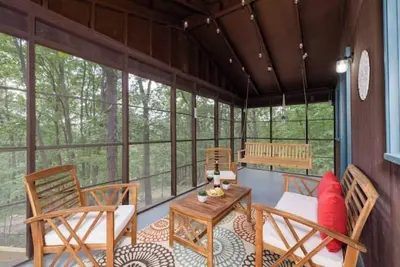 Image de Romantic Shenandoah Mountain Retreat