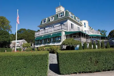 Image de 1 Bedroom Suite w/ Kitchenette, Bay Voyage Inn, 10 Min from Newport!