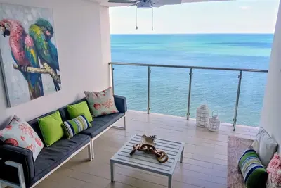 Image de Beautiful apt on the beach, with wonderful cross breezes to keep you cool