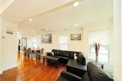 Image de 988/2 - 4br - Boston Cozy Getaway near Geneva Cliffs