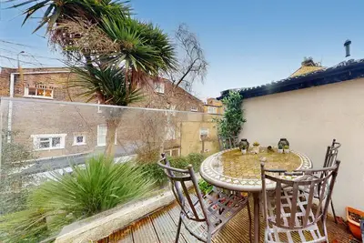 Image de Camden Maisonette with roof terrace. Nw1