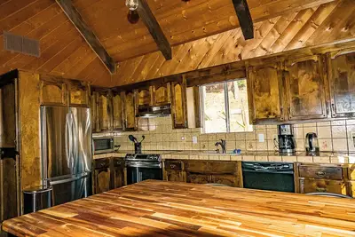 Image de Nestled in the forest.