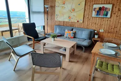 Image de Geräumiges 2, 5-zimmer-apartment mit Balkon und Küche