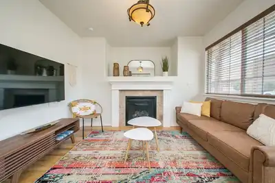 Image de #HabitueHomes  - The Touchdown - Near Bsu!