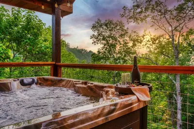 Image de New Smoky Mtn Cabin, Spectacular Theater & Game Rm!
