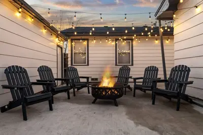 Image de Pet Friendly, 5Min Downtown, Backyard & Firepit
