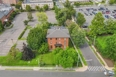 Image de The getaway! Located in the downtown area. \n\n