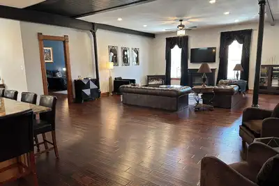 Image de The Charleston Suite - A 2700 sq ft private upstairs suite, sleeps 8-10 people.