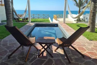 Image de Stunning views! Private 3 bedroom Oceanfront home with small pool
