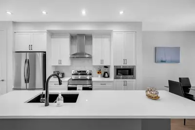 Image de Unveiling Serene Sophistication:Your Ideal 3 Bedroom Escape in Northwest Calgary