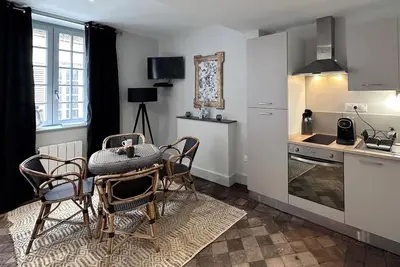 Image de Studio de charme 30m², centre historique de Moulins, 2 lits jumelables, tout équipé, proche commodités