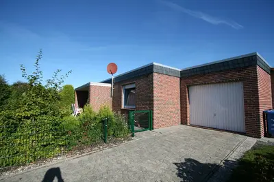 Image de Strandnaher Bungalow in Norddeich, Platz auf 65 m² für bis zu 4 Pers