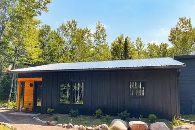 Image de Porcupine Bluff | Modern Home, Lake Views