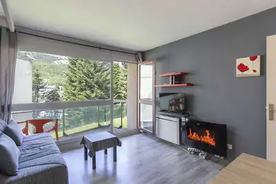 Image de Studio lumineux près des pistes pour 3 personnes