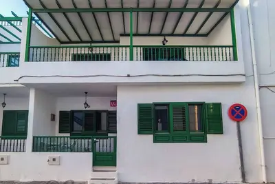 Image de A 80 mètres de la plage et du centre, idéal pour les familles.