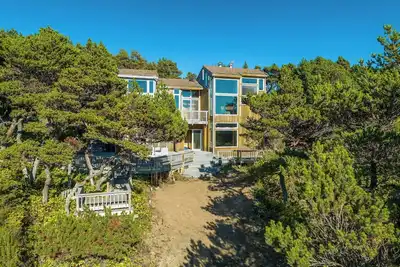 Image de The Montage in Seal Rock: A perfect blend of the Pacific Northwest.